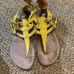 Steve Madden yellow leather Saahara sandals